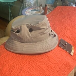 Tilley loves golf light grey hat M, NWT